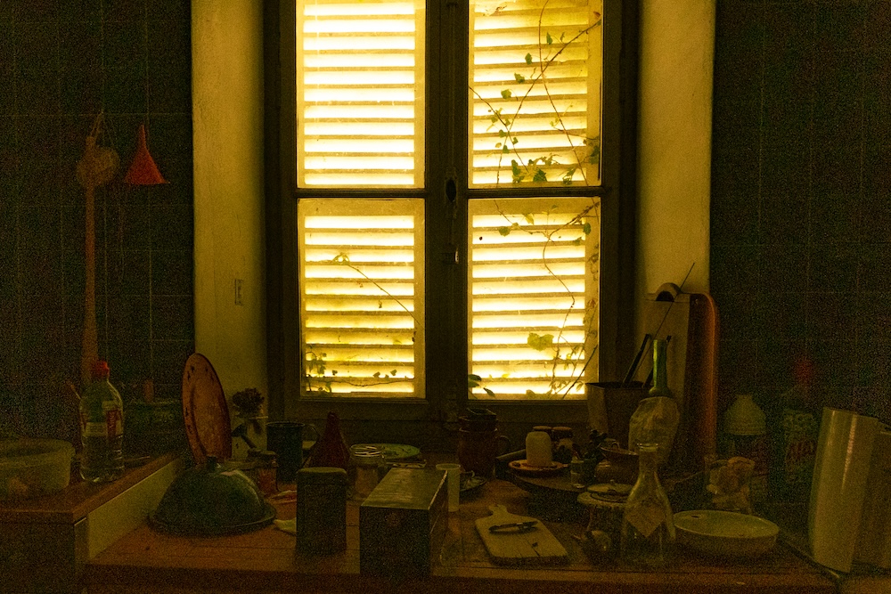 Photographie d'une vieille cuisine abandonnée